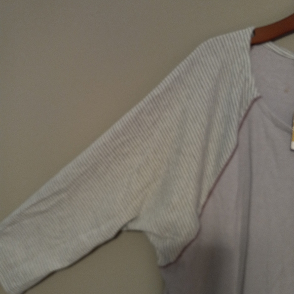 Suzanne Betro 4X Baseball Style Waffle Thermal Top Striped Sleeves in Beige - Picture 4 of 9